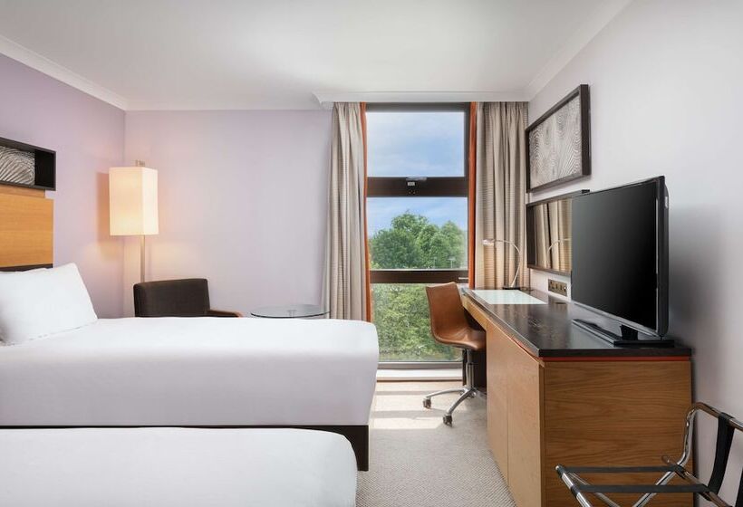 Номер Стандарт, Hilton London Kensington