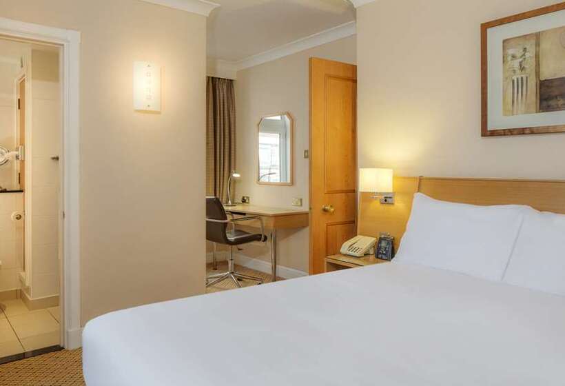 Номер Deluxe, Hilton London Kensington