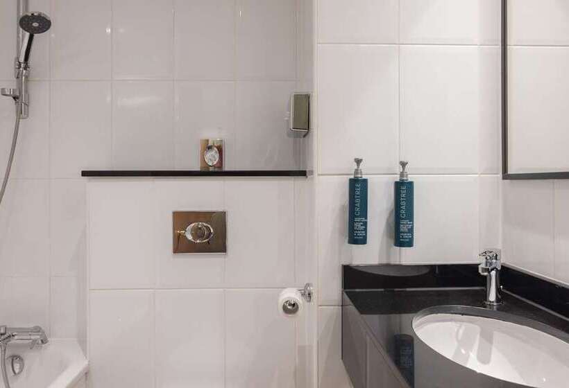 Номер Deluxe, Hilton London Kensington