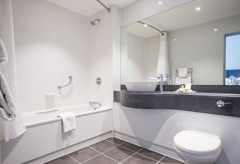 Номер Стандарт, Holiday Inn Farnborough, An Ihg