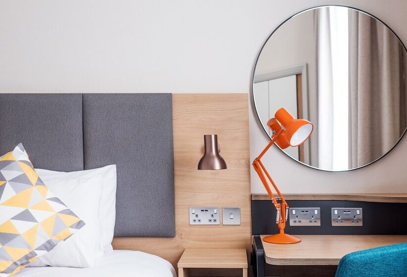 חדר סטנדרט, Holiday Inn Farnborough, An Ihg