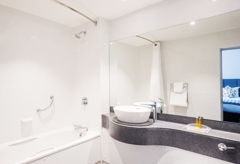 Номер Стандарт, Holiday Inn Farnborough, An Ihg