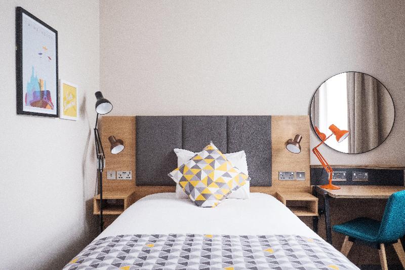 חדר סטנדרט יחיד, Holiday Inn Farnborough, An Ihg