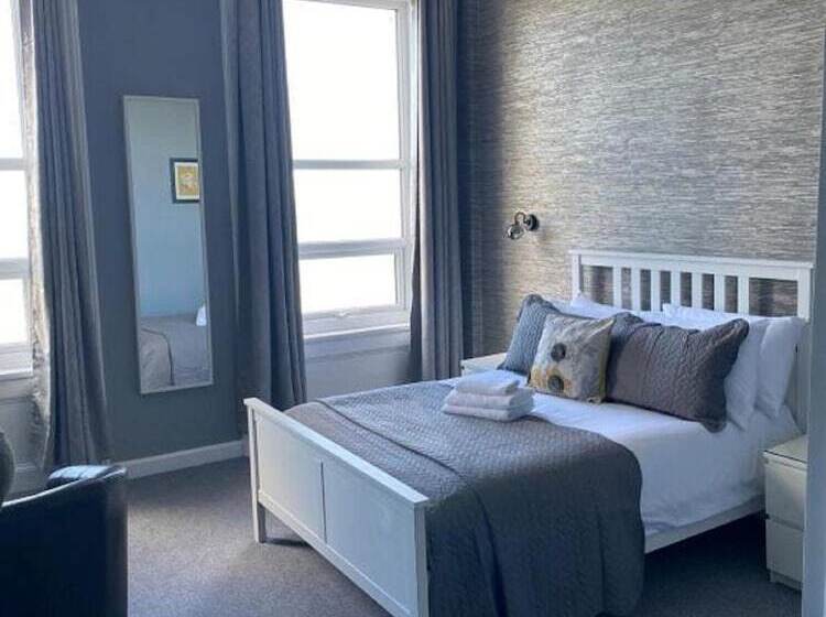 Номер Стандарт Вид на Море, The Lansdowne