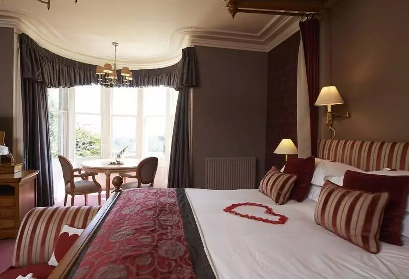 اتاق اجرایی, Loch Ness Country House