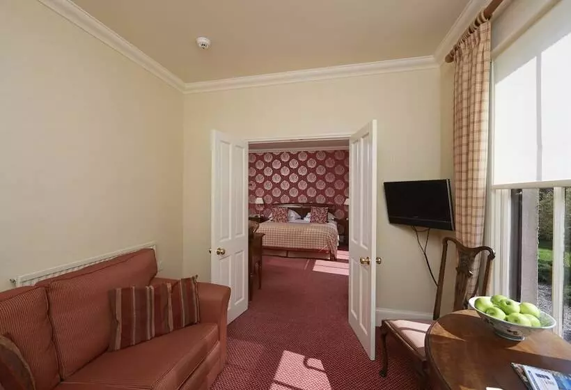 سوییت جونیور, Loch Ness Country House