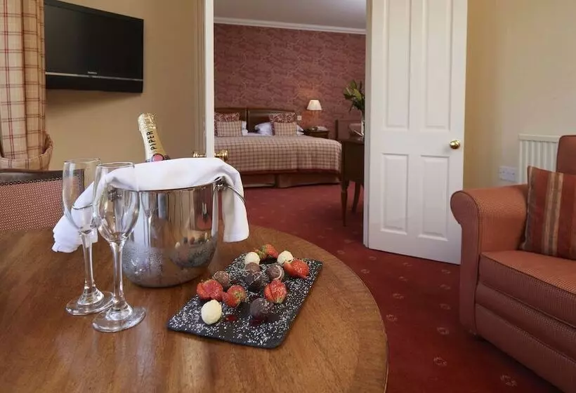 سوییت جونیور, Loch Ness Country House