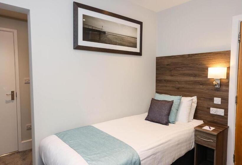 标准单人间, Marsham Court