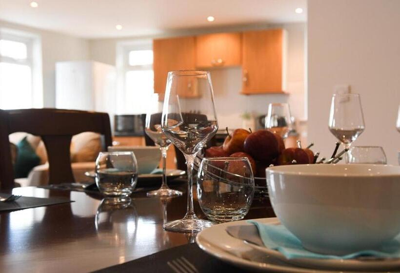 带2个卧室的公寓, Marsham Court