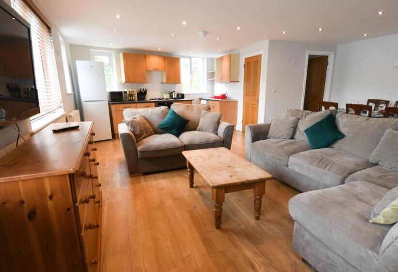 带2个卧室的公寓, Marsham Court