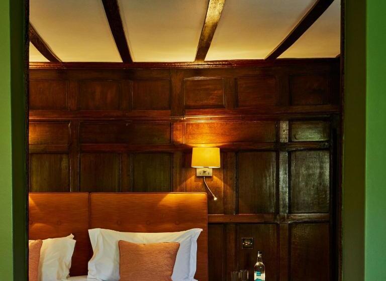 جناح, Ockenden Manor Hotel & Spa