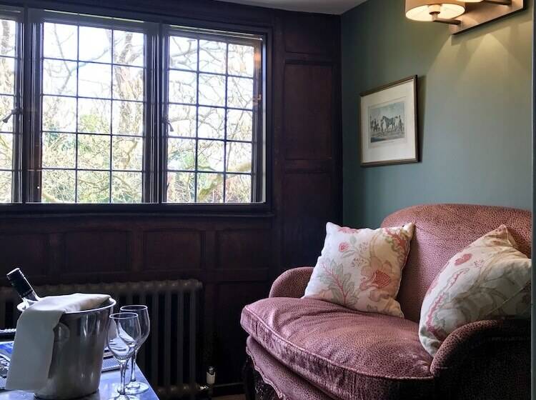 جناح, Ockenden Manor Hotel & Spa