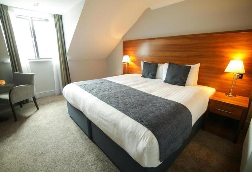 חדר סופריור, Old Thorns Hotel & Resort