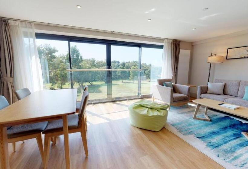 דירת שני חדרים, Old Thorns Hotel & Resort