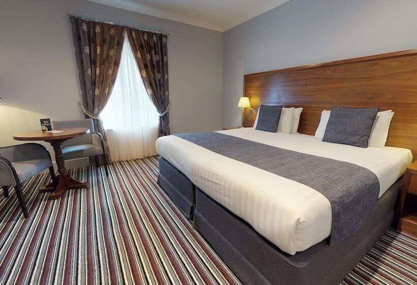 חדר סופריור, Old Thorns Hotel & Resort