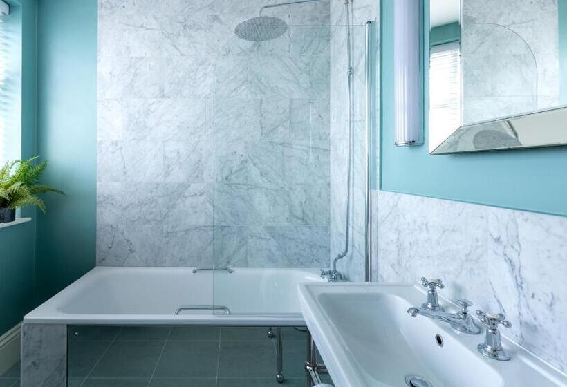 Номер Классика Кровать Кинг, Roslin Beach