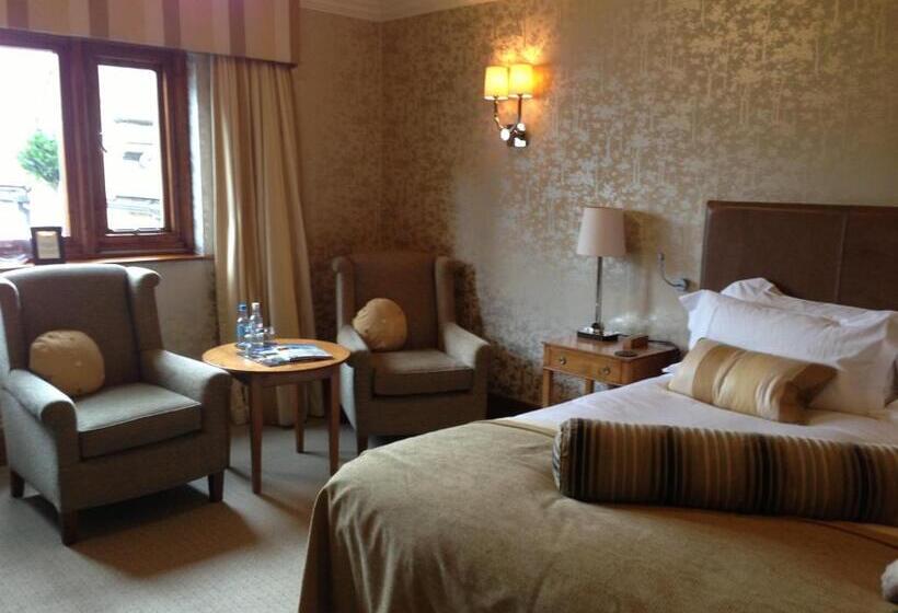 جناح جونيور, South Lodge