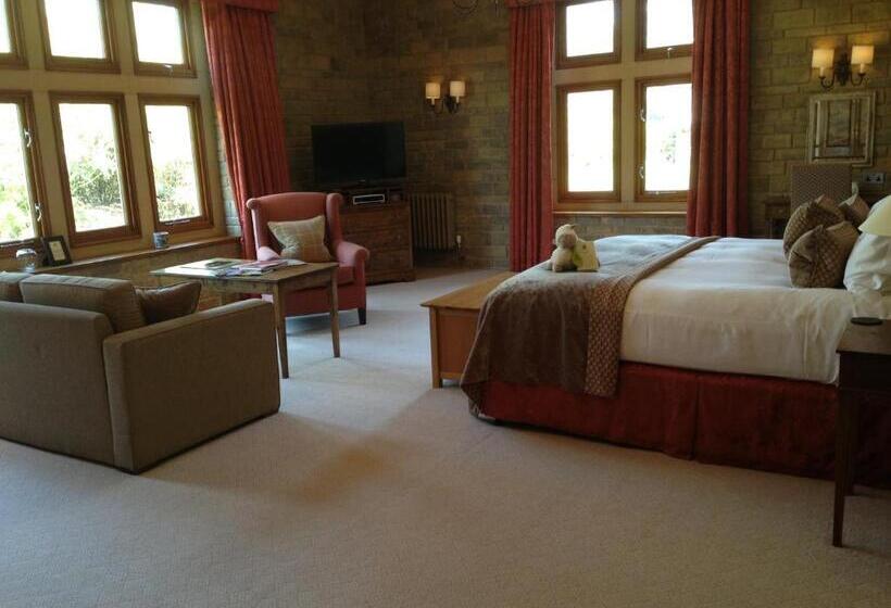 جناح جونيور, South Lodge