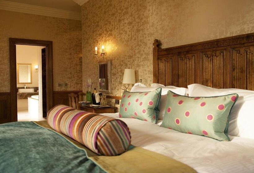 جناح جونيور, South Lodge