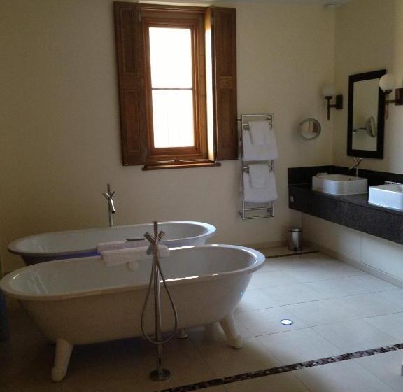 جناح جونيور ذات إطلالة, South Lodge