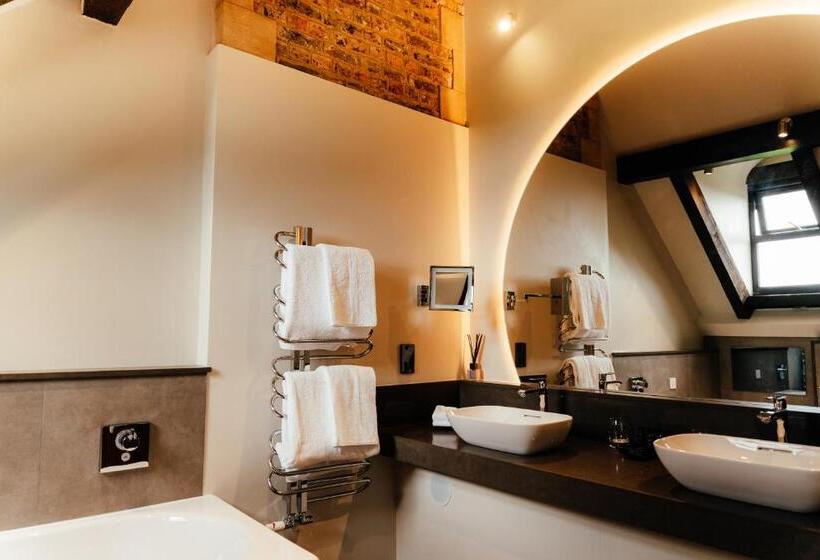 جناح جونيور مزوَّد بشرفة, South Lodge