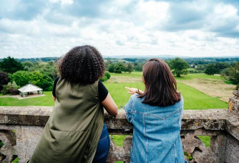 جناح جونيور مزوَّد بشرفة, South Lodge