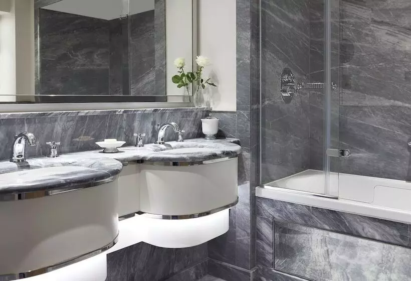 سوییت جونیور لوکس, The Berkeley, Maybourne