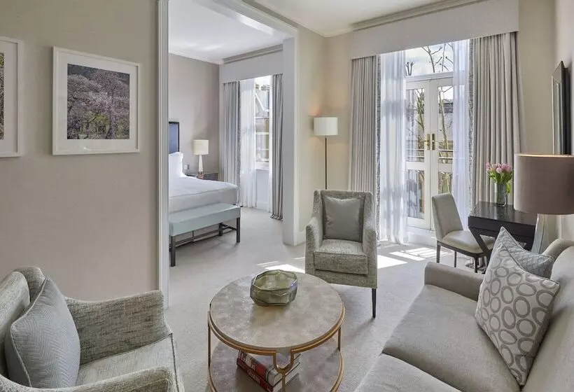 سوییت جونیور لوکس, The Berkeley, Maybourne