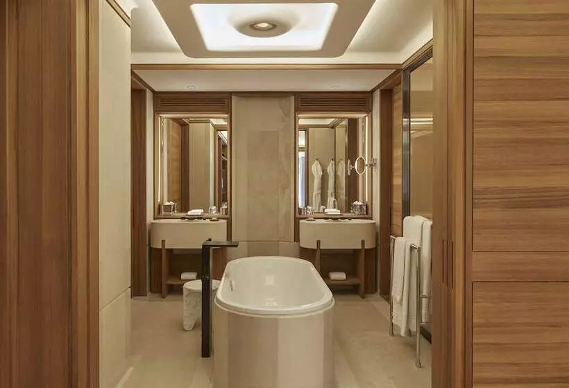 سوئیت جونیور با تراس, The Berkeley, Maybourne