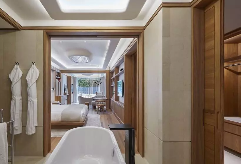 سوئیت جونیور با تراس, The Berkeley, Maybourne