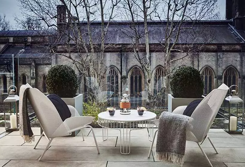 سوئیت جونیور با تراس, The Berkeley, Maybourne
