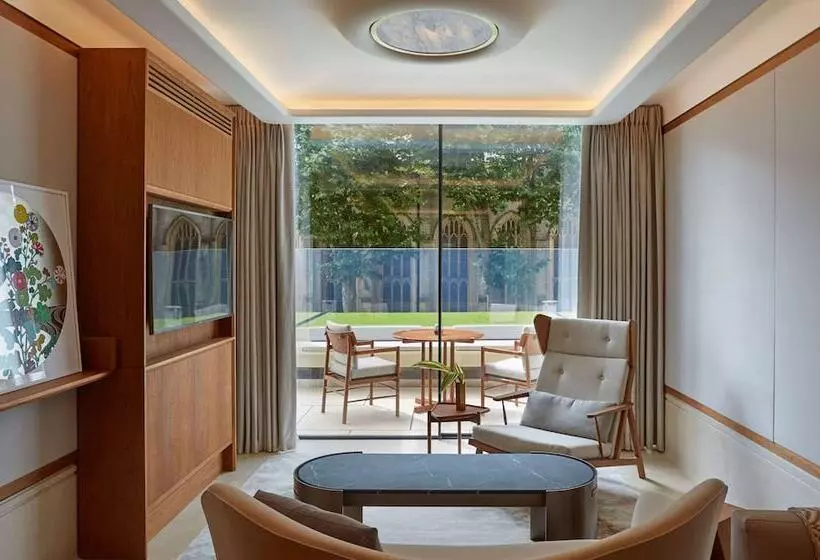 سوئیت جونیور با تراس, The Berkeley, Maybourne