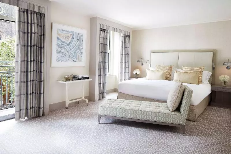 سوییت جونیور لوکس, The Berkeley, Maybourne
