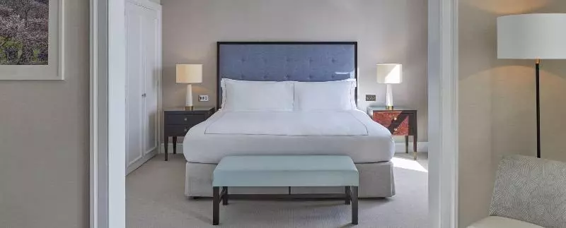 سوییت جونیور لوکس, The Berkeley, Maybourne