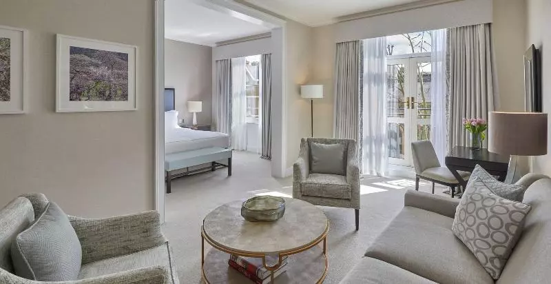 سوییت جونیور لوکس, The Berkeley, Maybourne
