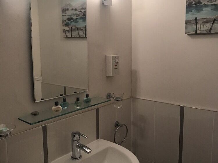 标准间, The Crown