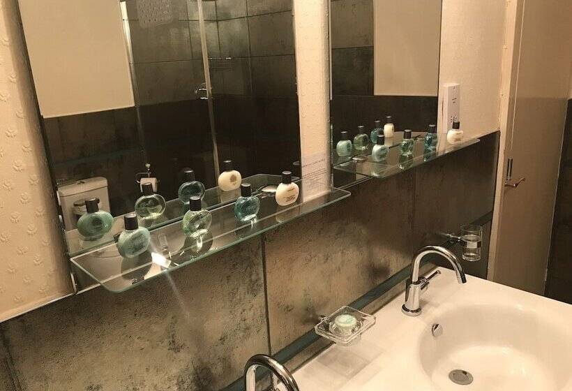 标准间, The Crown