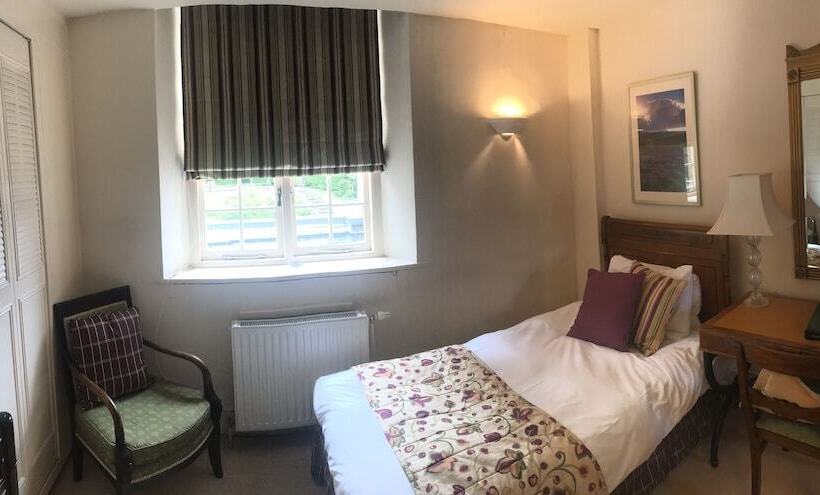 标准单人间, The Crown