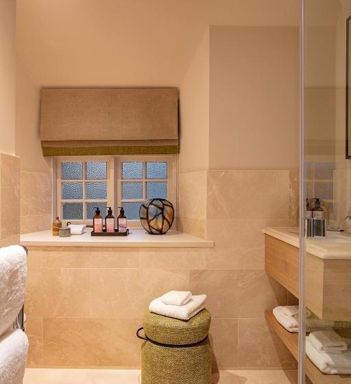 ベーシックルーム, The Falcon