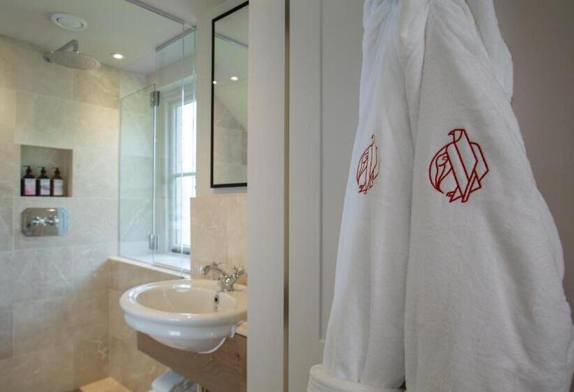 ファミリールーム, The Falcon