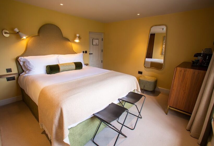 スタンダードルーム, The Falcon