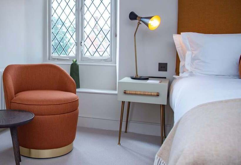 スーペリアールーム, The Falcon