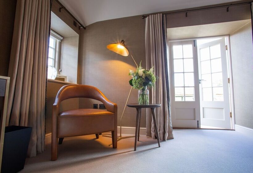 スーペリアールーム, The Falcon