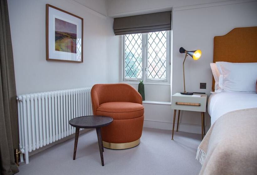 スーペリアールーム, The Falcon