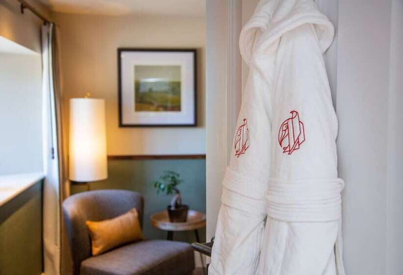 デラックスルーム, The Falcon