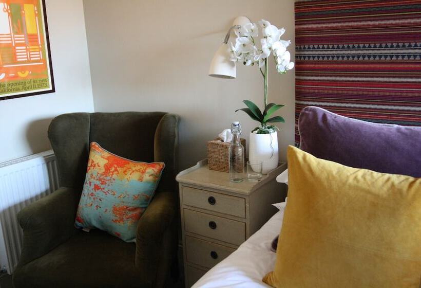 클래식 룸, The Falstaff  In Canterbury