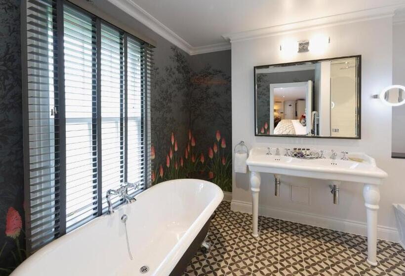 デラックスルーム, Gonville