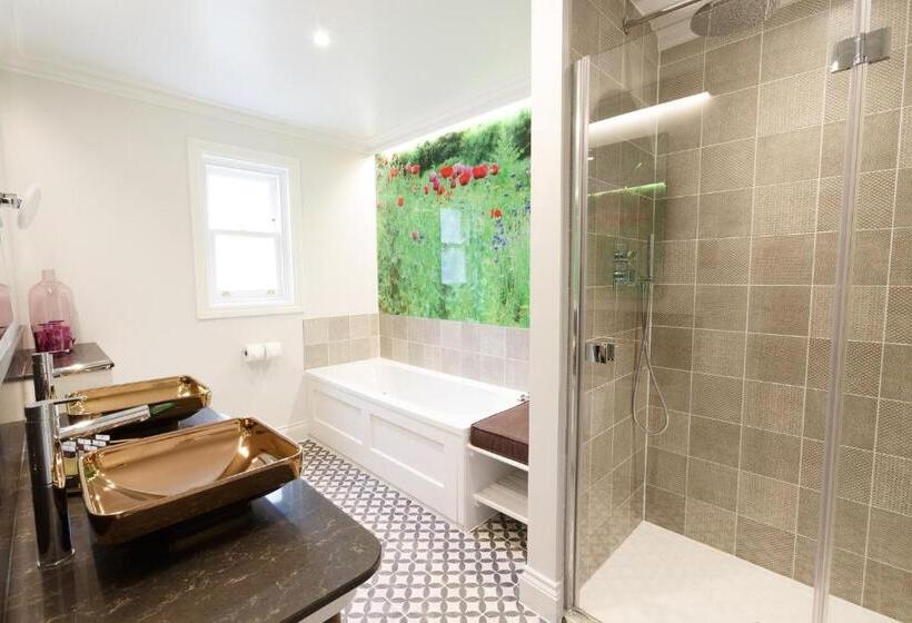 キングサイズベッドのデラックスルーム, Gonville