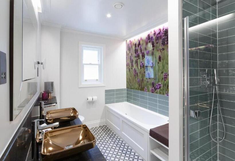 バルコニー付きデラックスルーム, Gonville