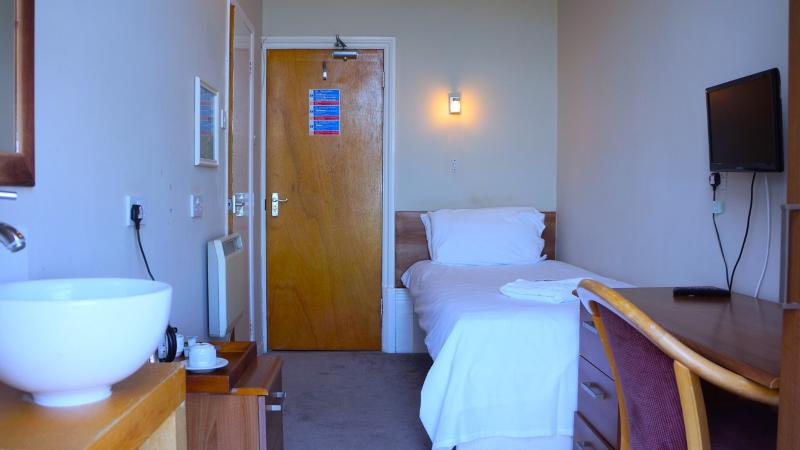 标准单人间, The Oban